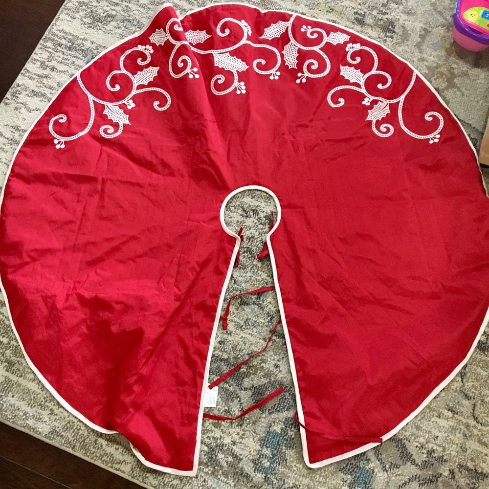 Tree skirt